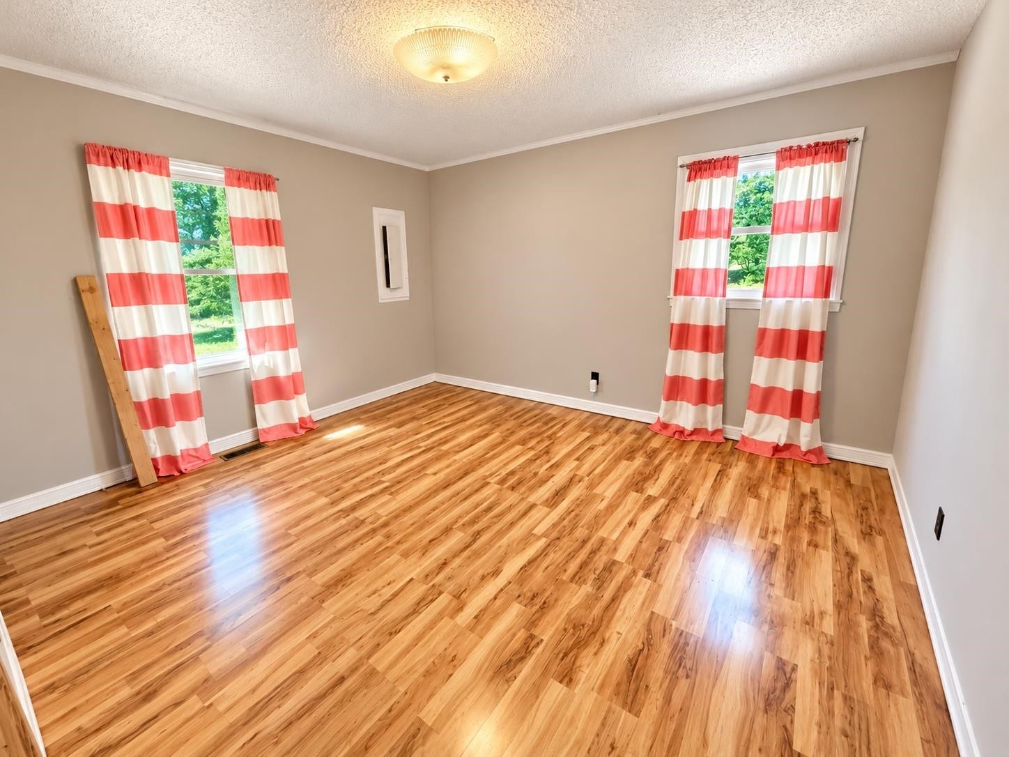 305 THIRD AVE, Collinwood, TN 38450 305 THIRD AVE, Collinwood, TN 38450