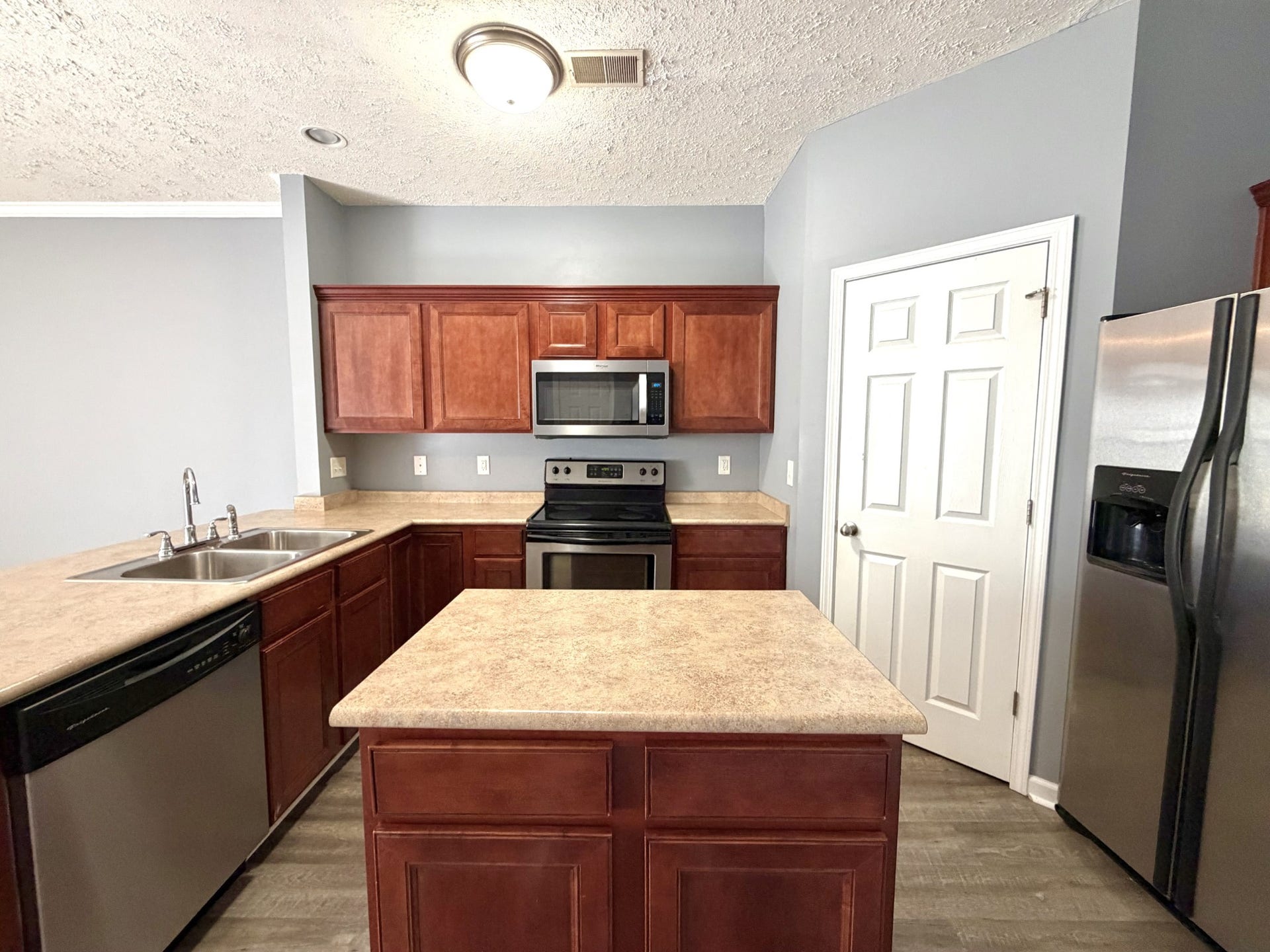 70 John Sevier Ave, Clarksville, TN 37040 70 John Sevier Ave, Clarksville, TN 37040