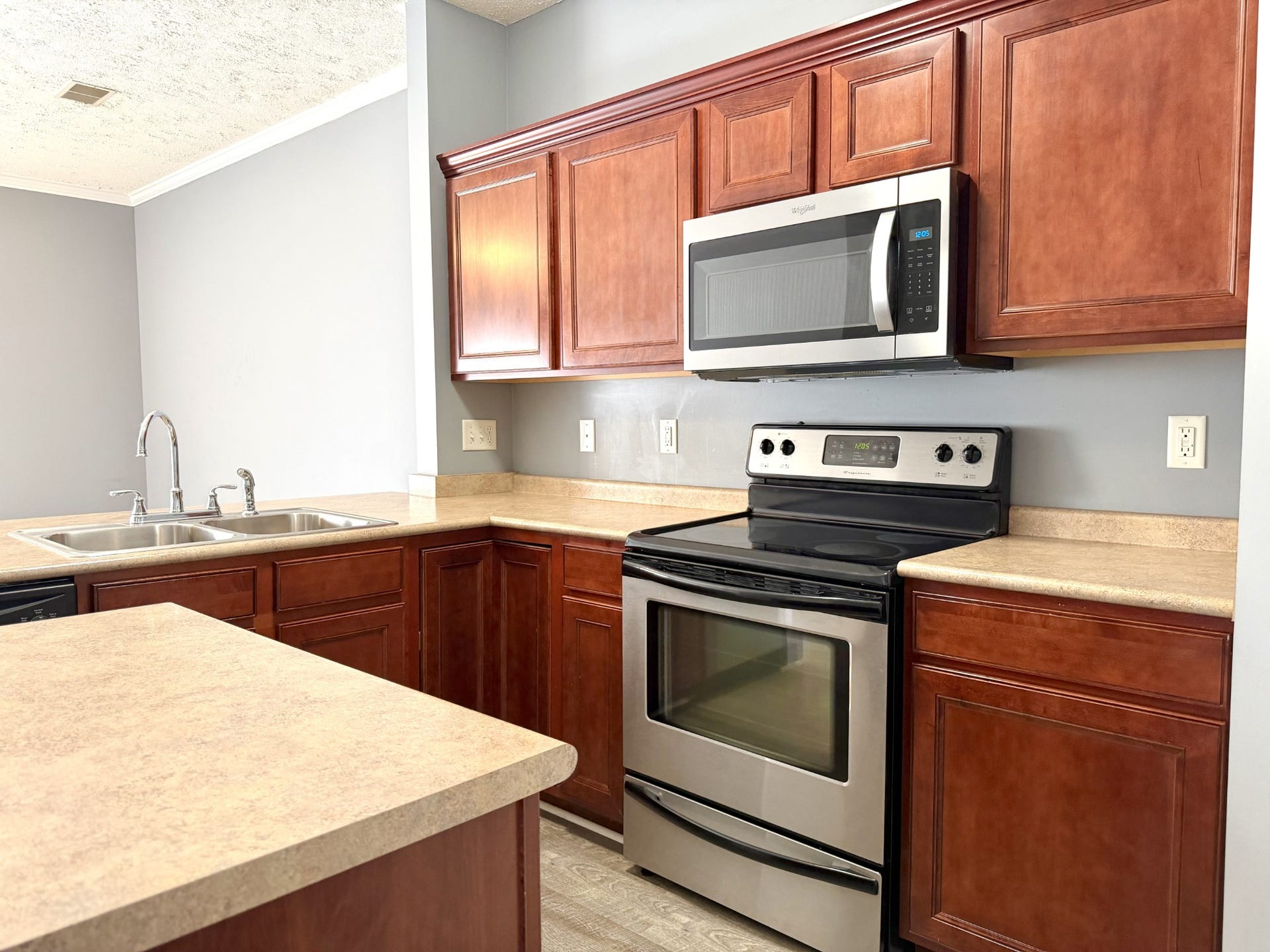 70 John Sevier Ave, Clarksville, TN 37040 70 John Sevier Ave, Clarksville, TN 37040