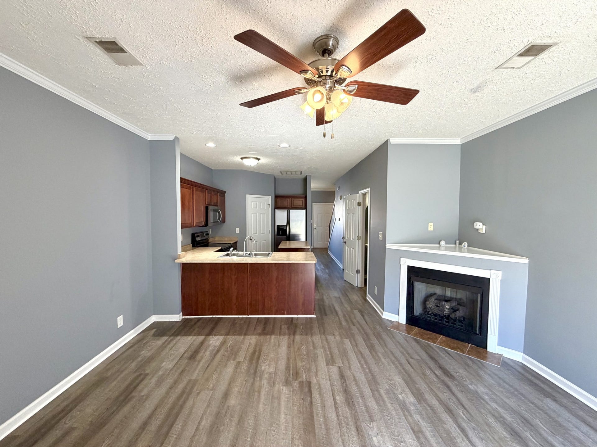 70 John Sevier Ave, Clarksville, TN 37040 70 John Sevier Ave, Clarksville, TN 37040