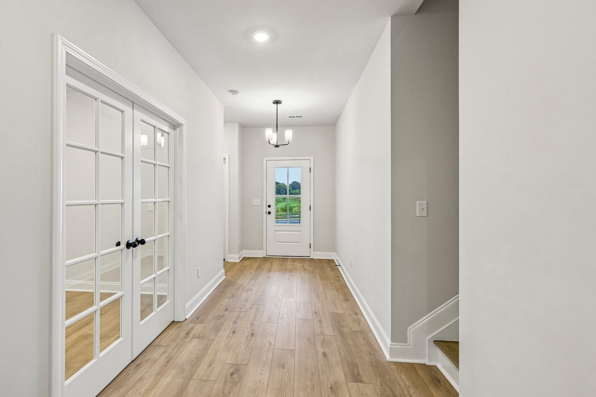 272 Limestone Way, Lebanon, TN 37087 Long entry foyer leads to the guest bedroom and spacious study with glass French doors. Photos may represent sample products of homes under construction. Actual exterior and interior selections may vary.