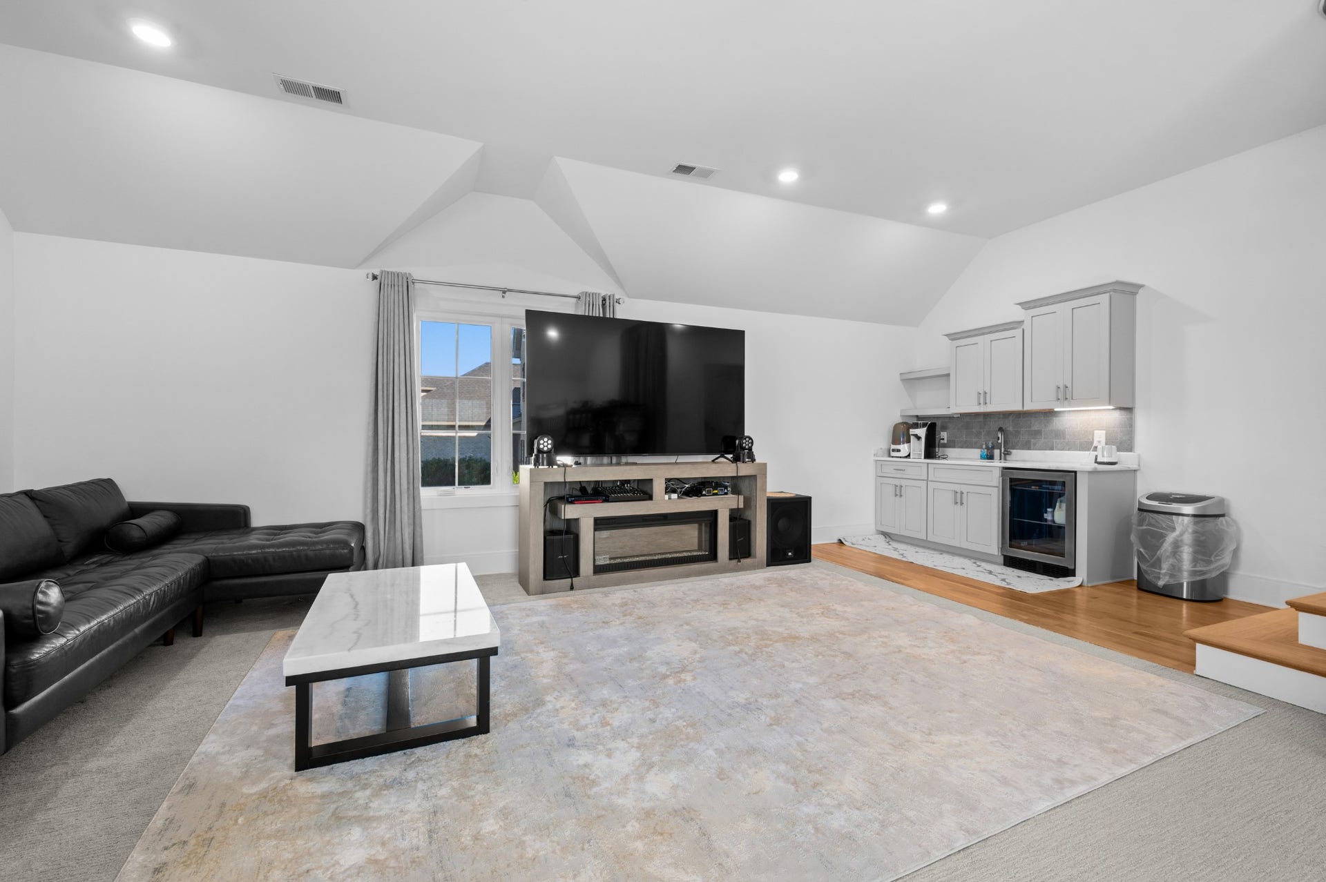 1011 Keeneland Dr, Gallatin, TN 37066 1011 Keeneland Dr, Gallatin, TN 37066