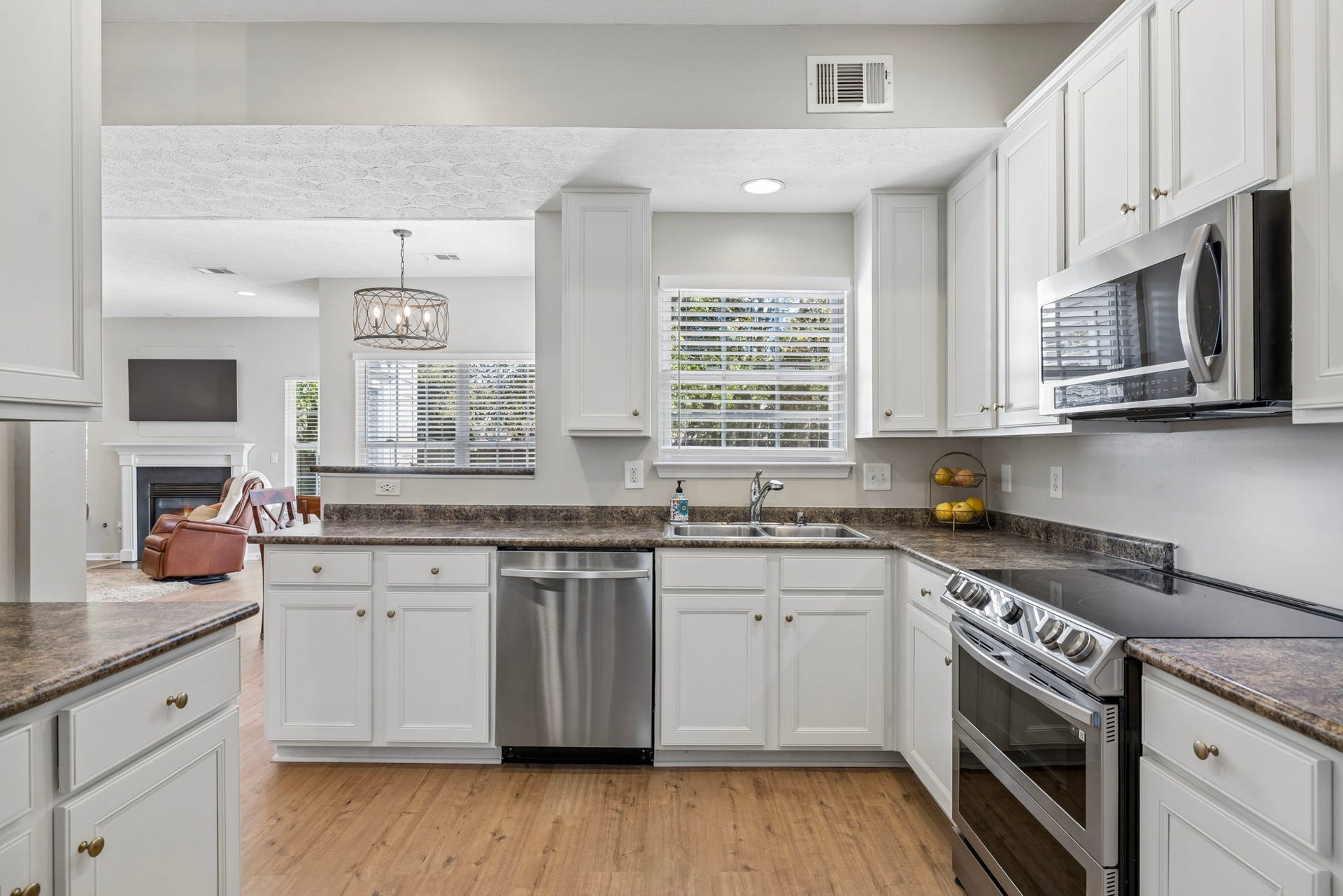 7460 Riverland Dr, Nashville, TN 37221 NEW! Professionally painted kitchen cabinet refinishing