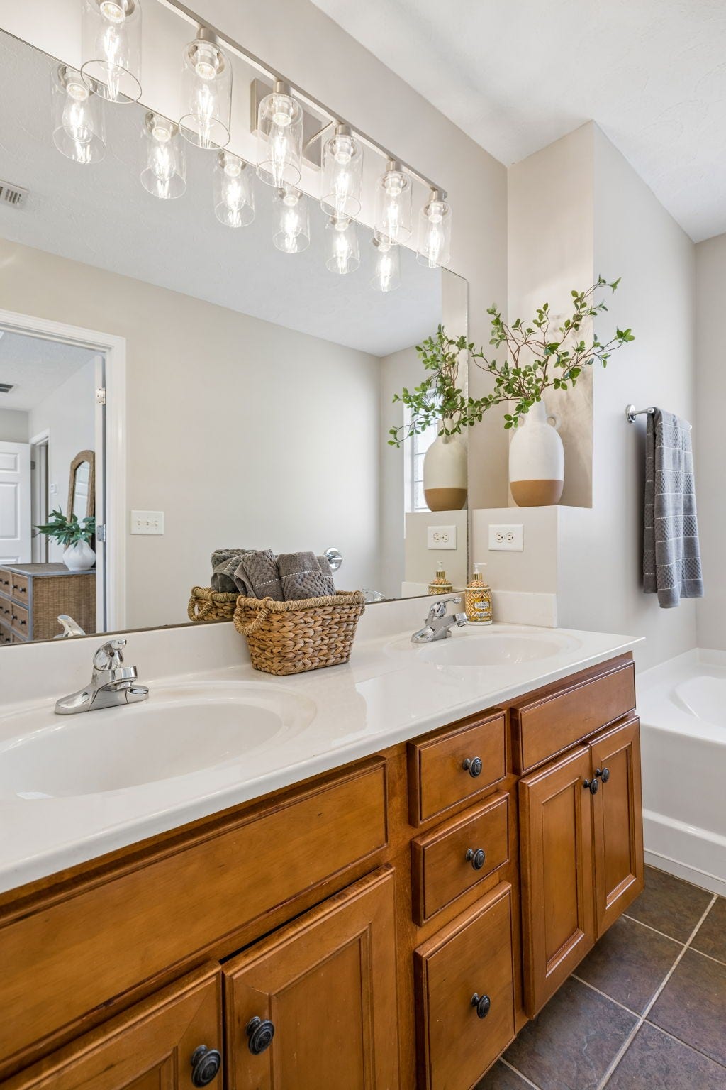 7460 Riverland Dr, Nashville, TN 37221 7460 Riverland Dr, Nashville, TN 37221