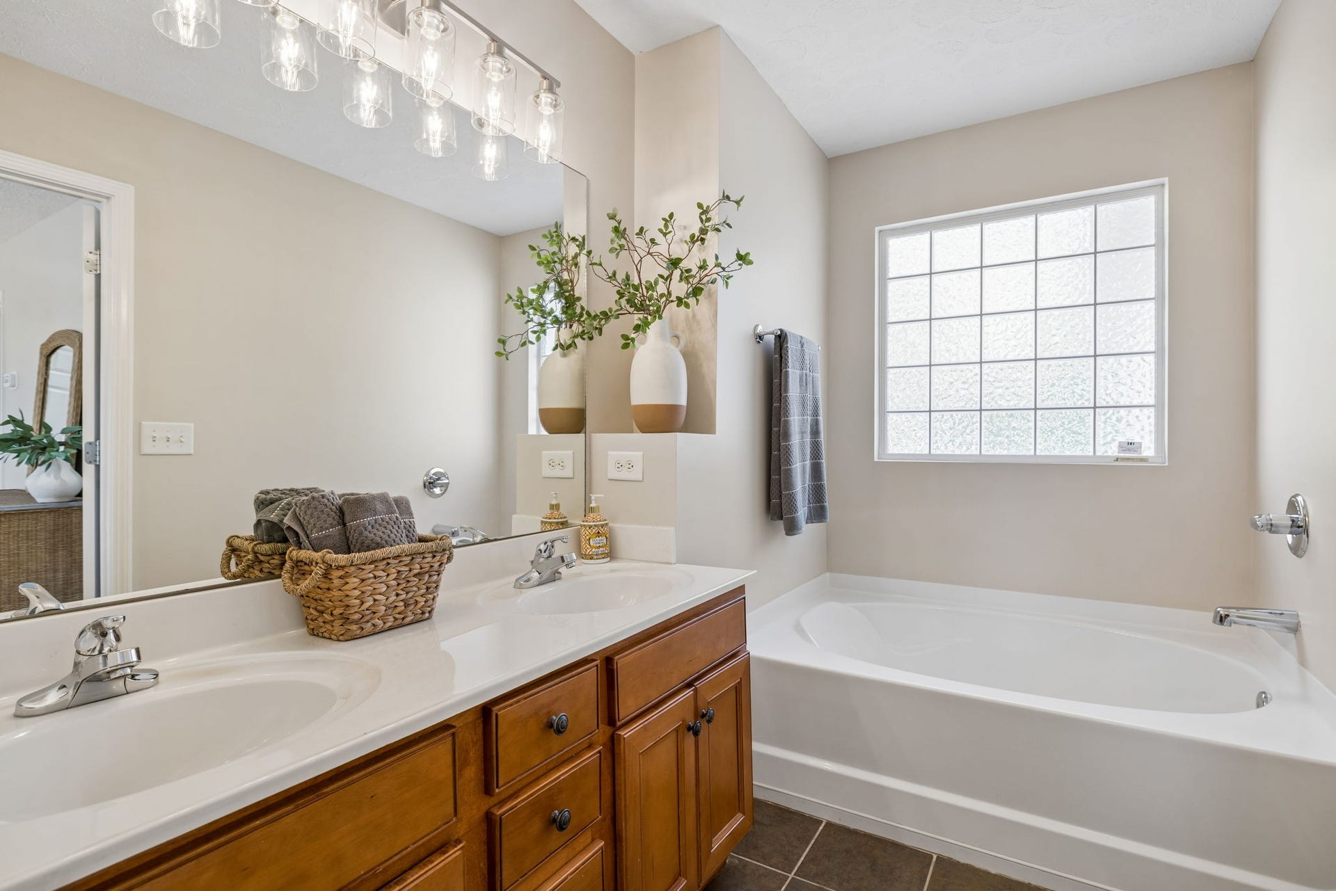 7460 Riverland Dr, Nashville, TN 37221 7460 Riverland Dr, Nashville, TN 37221