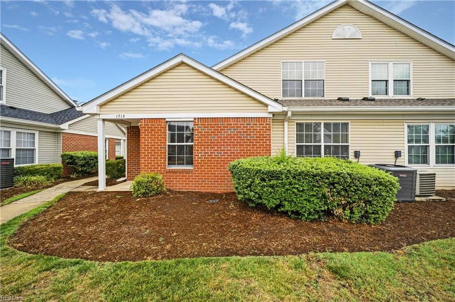 Property photo for 1713 Orchard Way, Chesapeake, VA