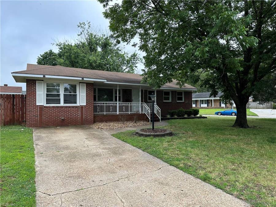 Property photo for 940 Redwood Circle, Virginia Beach, VA