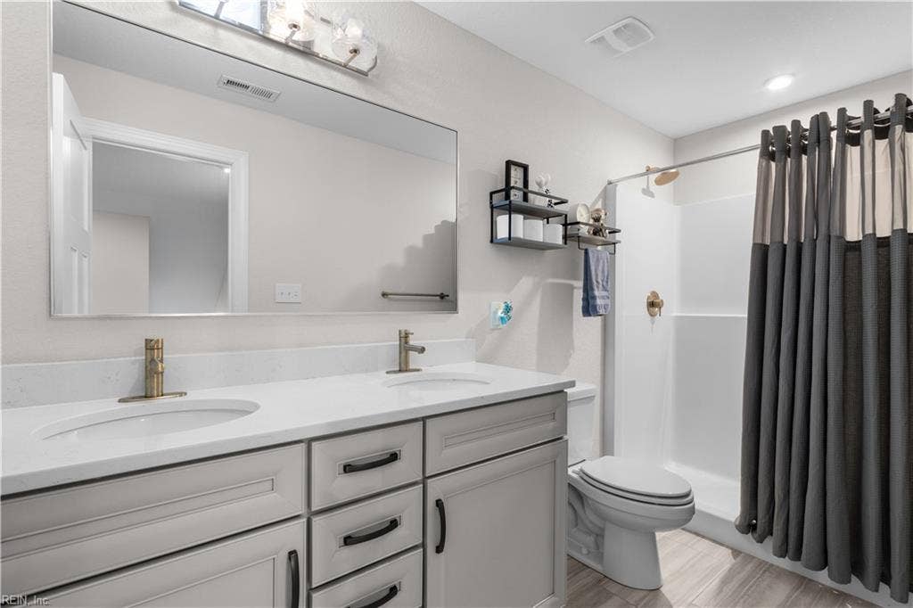 3032 Kingsfield Drive, Virginia Beach, VA 23456