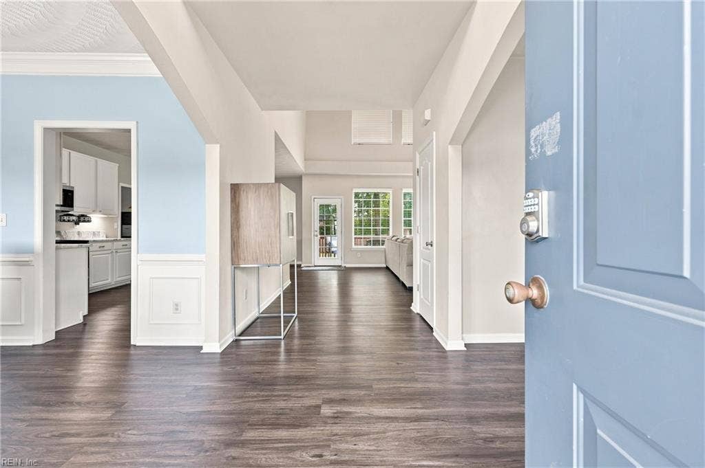 207 Catalpa Court, Suffolk, VA 23435 Front entryway