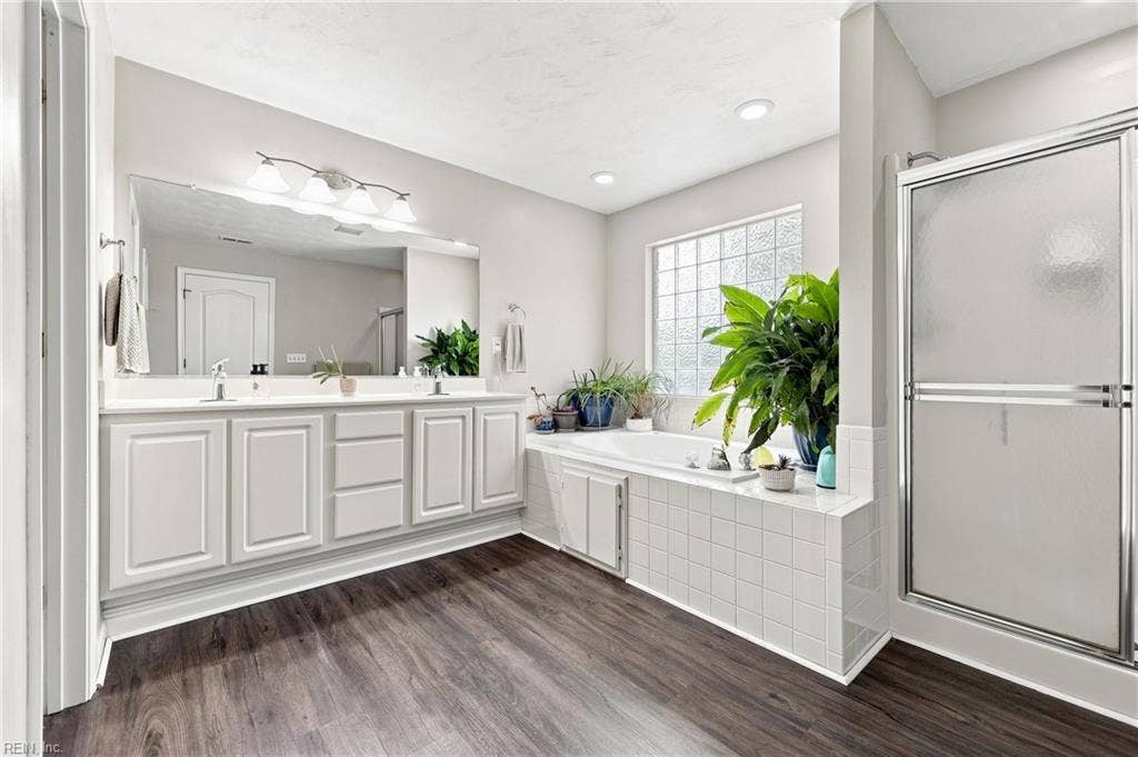 207 Catalpa Court, Suffolk, VA 23435 Primary Bedroom Ensuite Bathroom
