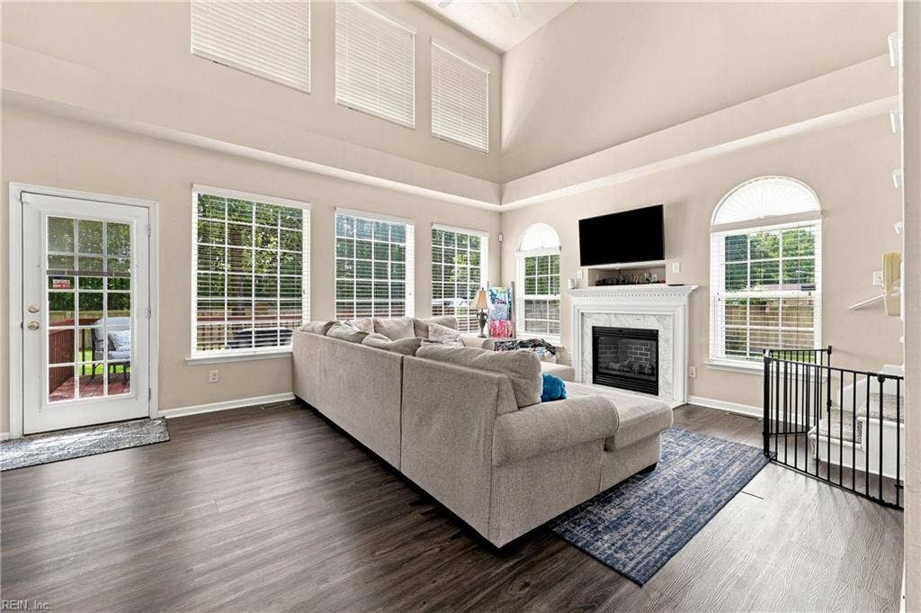 207 Catalpa Court, Suffolk, VA 23435 Beautiful two story Great Room with natural gas fireplace.
