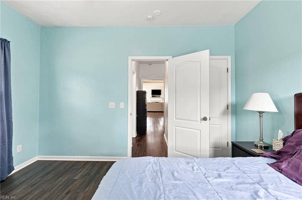 207 Catalpa Court, Suffolk, VA 23435 First floor Ensuite Guest Bedroom