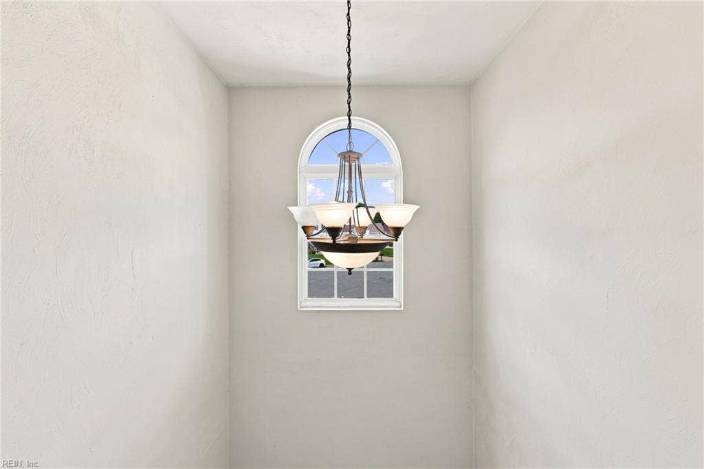 207 Catalpa Court, Suffolk, VA 23435 Two story Foyer area lighting looking from second floor walkway