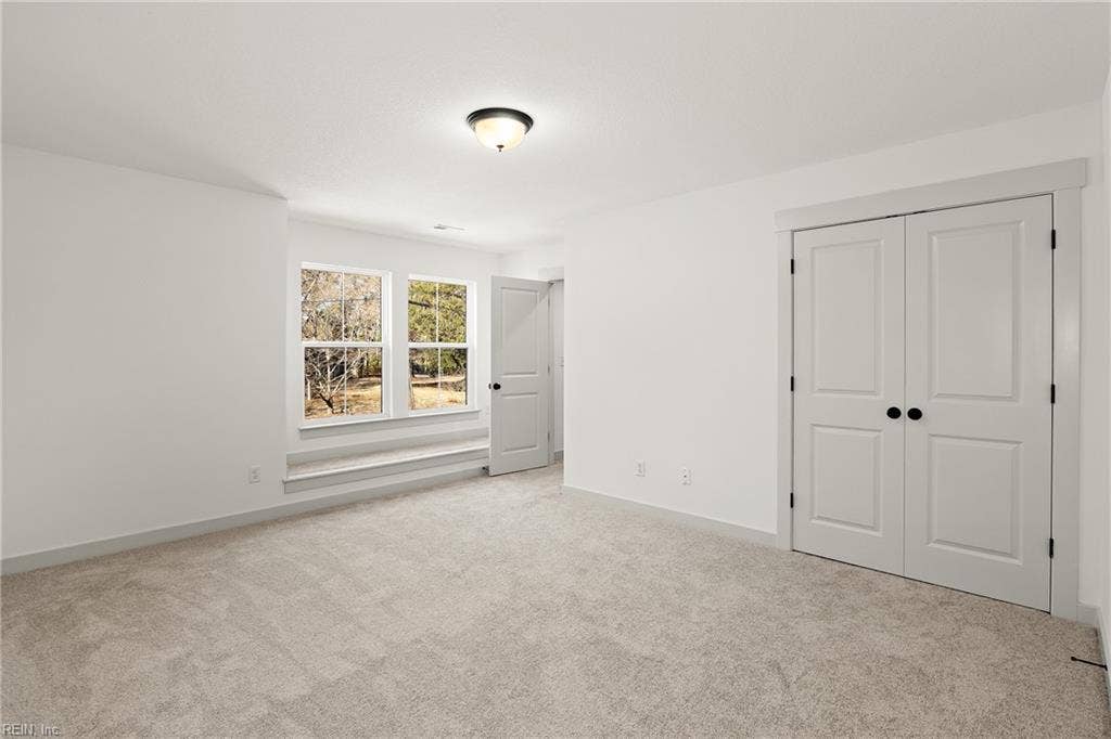 You will find 3 secondary bedrooms, an Office, and a Loft on the 2nd floor.Each secondary bedroom offers carpeting, overhead lighting, and a closet.