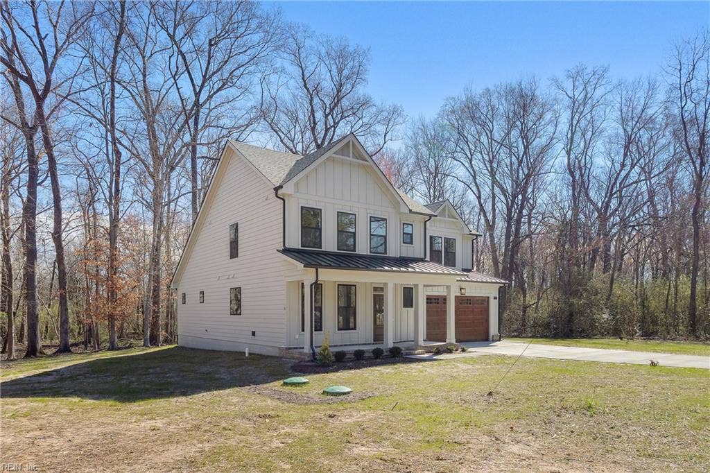Don't miss this opportunity to own this gorgeous new construction home by Wetherington Homes. Give Rachael a call to schedule your personal tour!