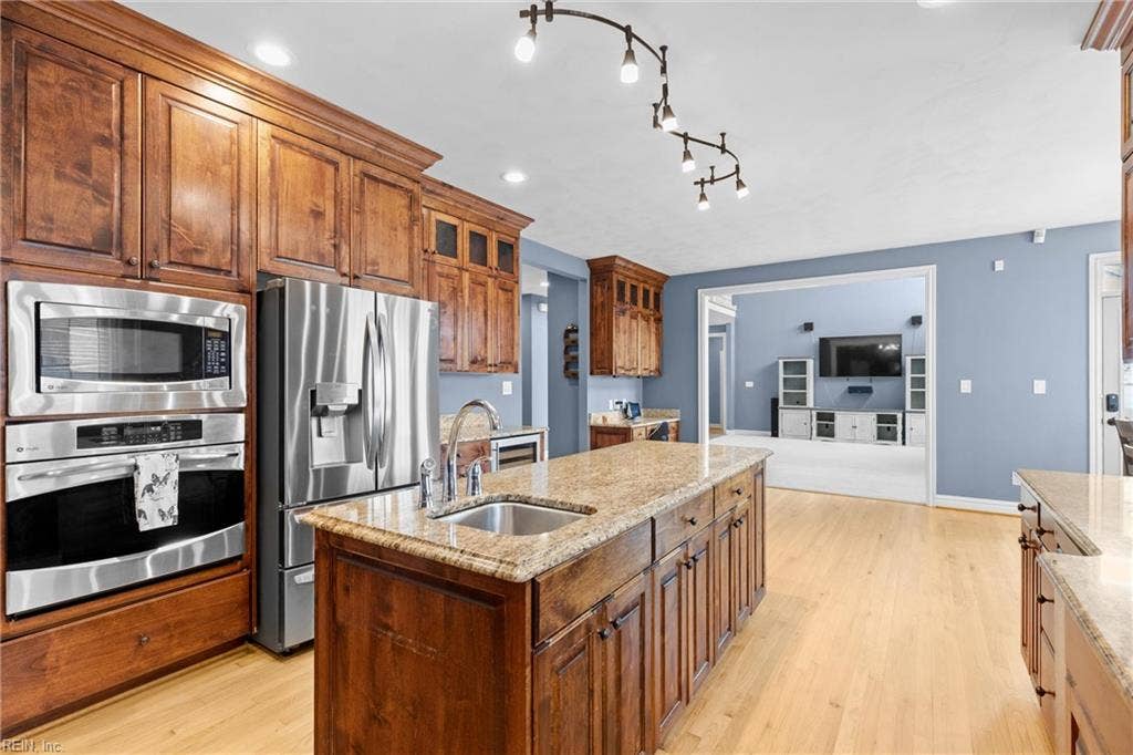 2276 Rio Rancho Drive, Lagamor, Virginia Beach, VA 23456 Gourmet Kitchen