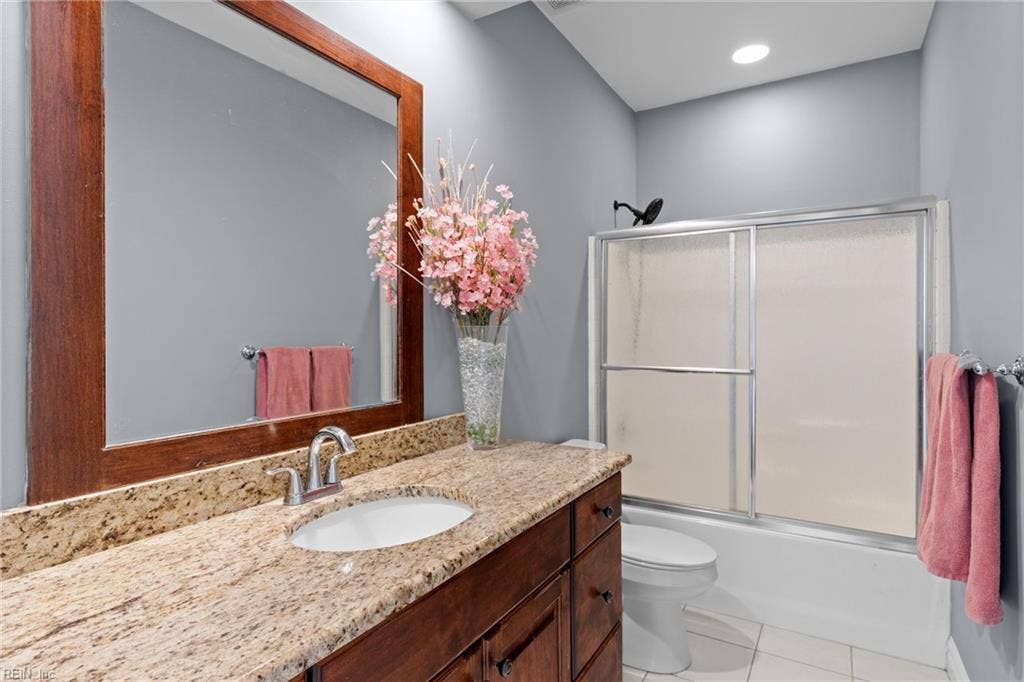 2276 Rio Rancho Drive, Lagamor, Virginia Beach, VA 23456 1st Floor Full Bathroom