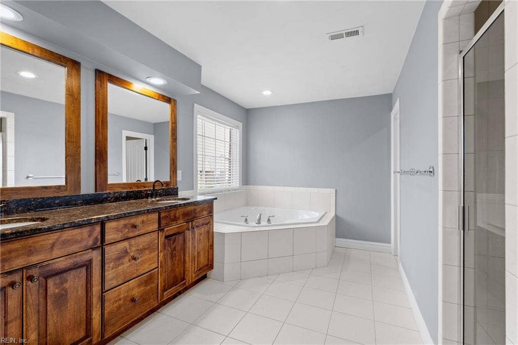 2276 Rio Rancho Drive, Lagamor, Virginia Beach, VA 23456 2nd Floor Primary Bathroom