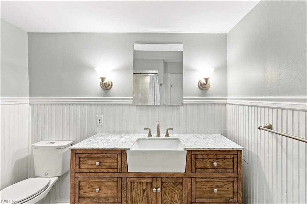 Updated full hall bath to serve 2 bedrooms downstairs.