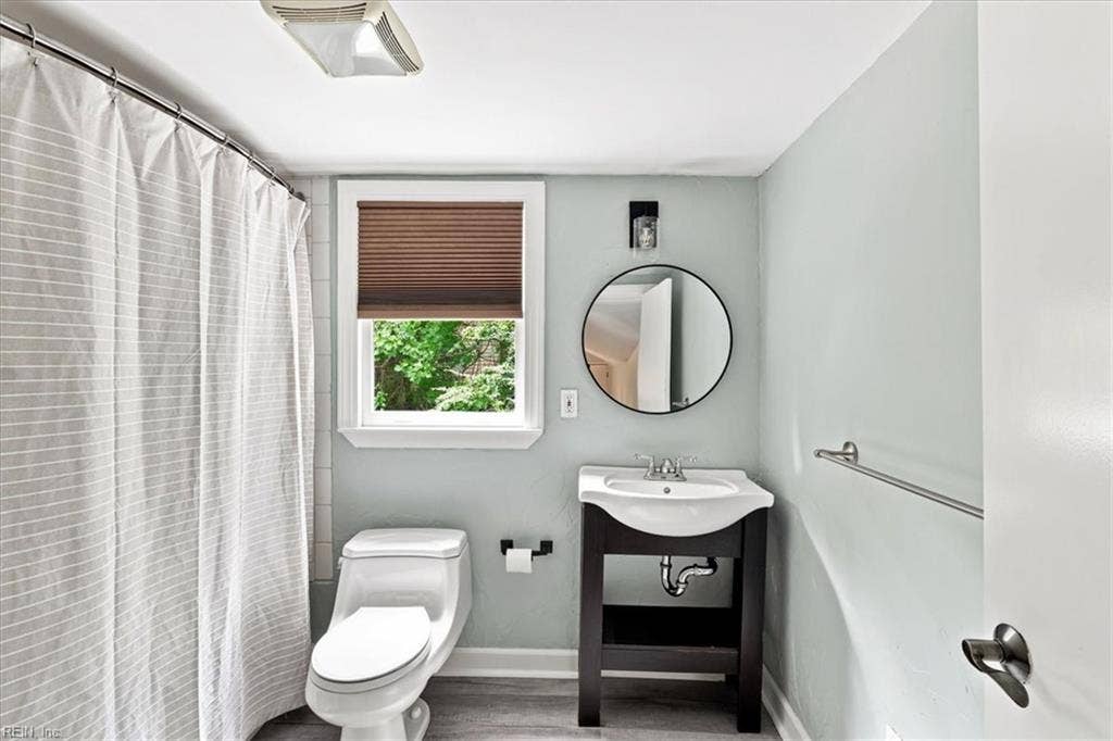Full bath on second floor