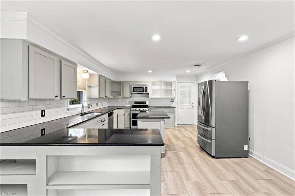 Ideal for entertaining.  Open space