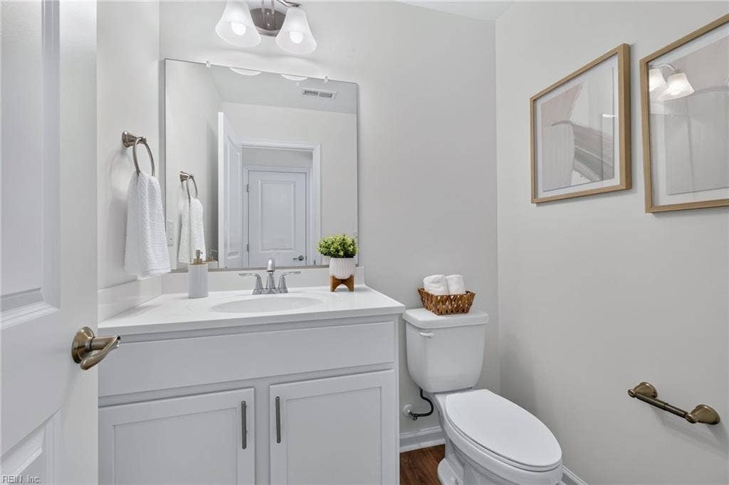 1st level powder room w/LVP flooring