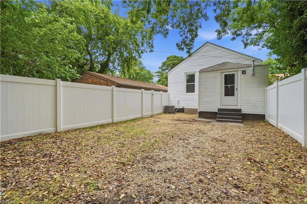 Large backyard with new vinyl privacy fence.Some Photos AI enhanced OR Virtually Staged