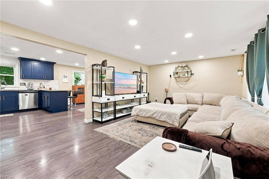 1041 Dulcie Avenue, Virginia Beach, VA 23455 1041 Dulcie Avenue, Virginia Beach, VA 23455