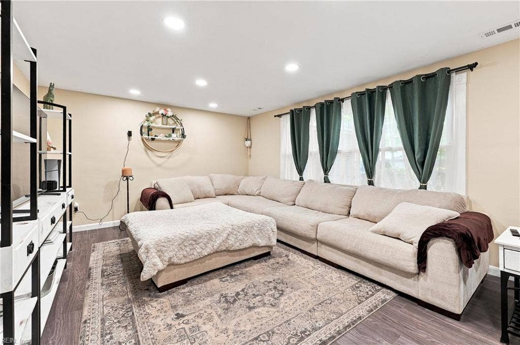 1041 Dulcie Avenue, Virginia Beach, VA 23455 1041 Dulcie Avenue, Virginia Beach, VA 23455