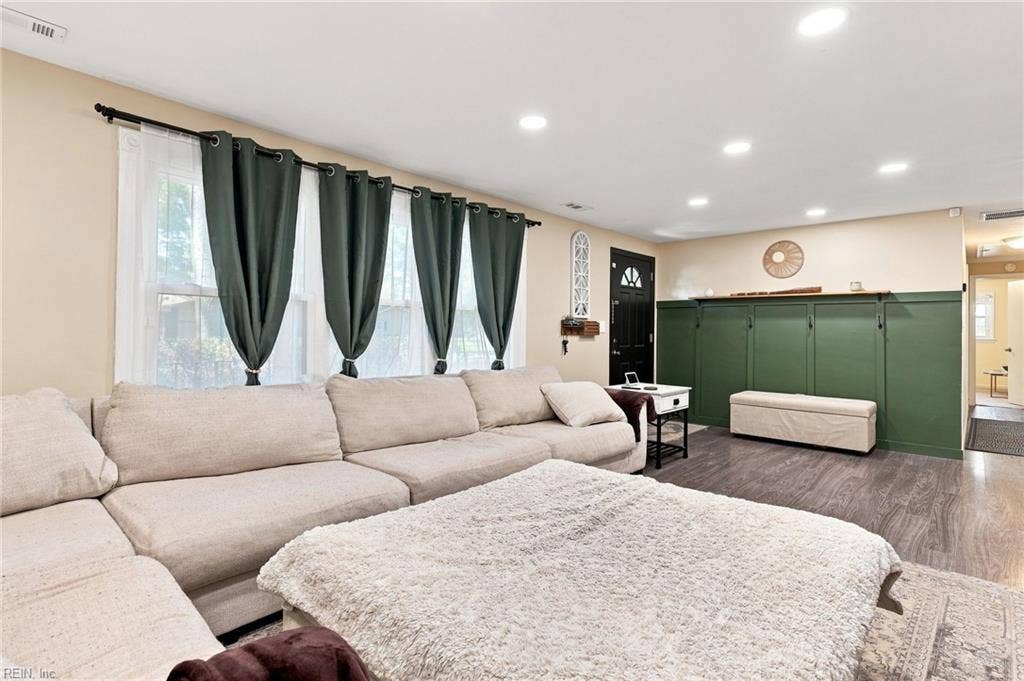 1041 Dulcie Avenue, Virginia Beach, VA 23455 1041 Dulcie Avenue, Virginia Beach, VA 23455