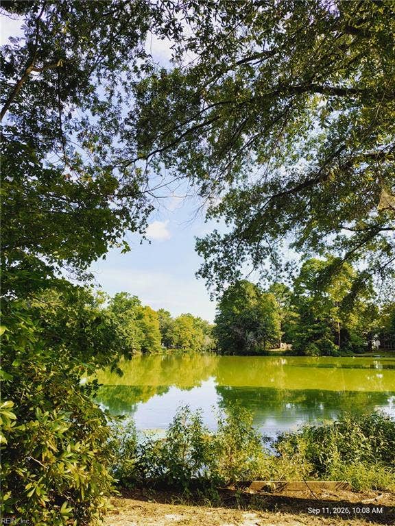 17 Stoneybrook Lane, Stoneybrook Estate, Newport News, VA 23608 Waterfront with Lake access!
