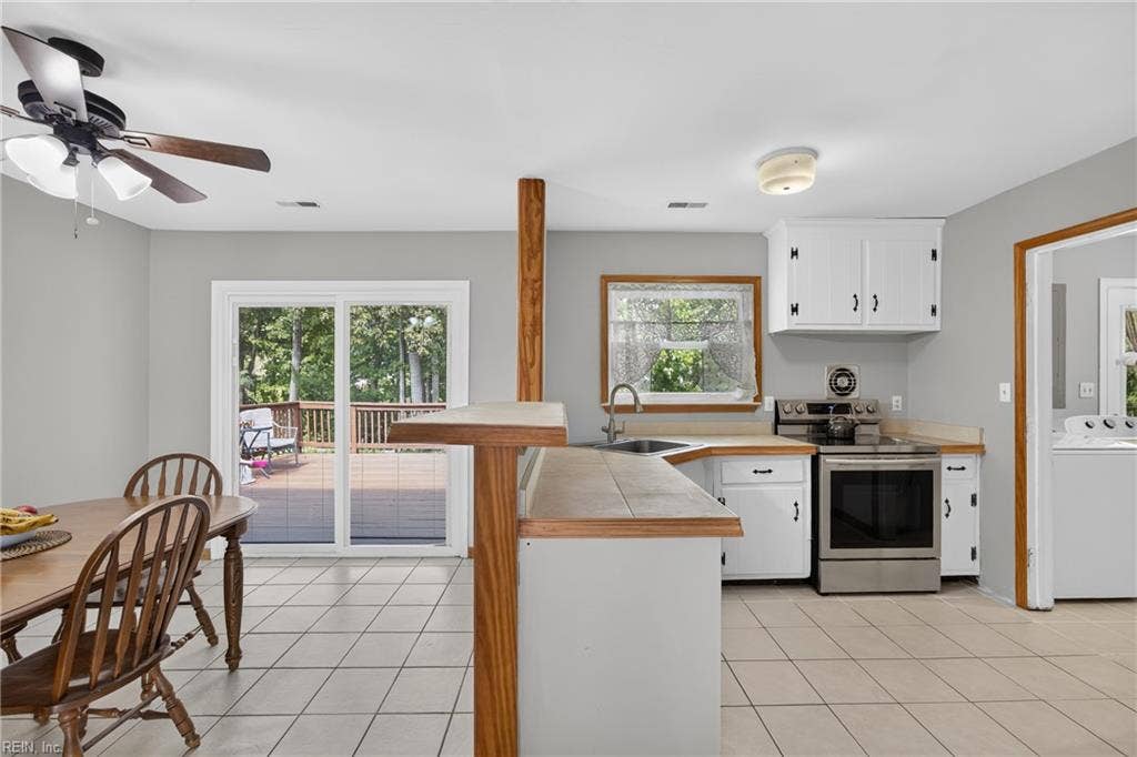 17 Stoneybrook Lane, Stoneybrook Estate, Newport News, VA 23608 17 Stoneybrook Lane, Stoneybrook Estate, Newport News, VA 23608