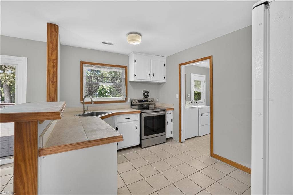 17 Stoneybrook Lane, Stoneybrook Estate, Newport News, VA 23608 17 Stoneybrook Lane, Stoneybrook Estate, Newport News, VA 23608