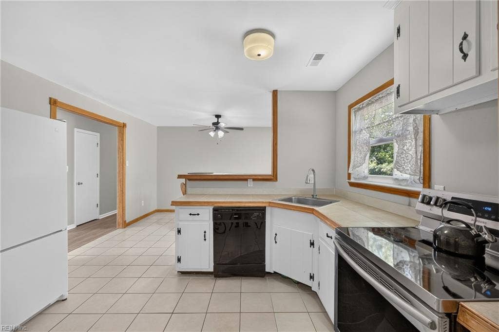 17 Stoneybrook Lane, Stoneybrook Estate, Newport News, VA 23608 17 Stoneybrook Lane, Stoneybrook Estate, Newport News, VA 23608