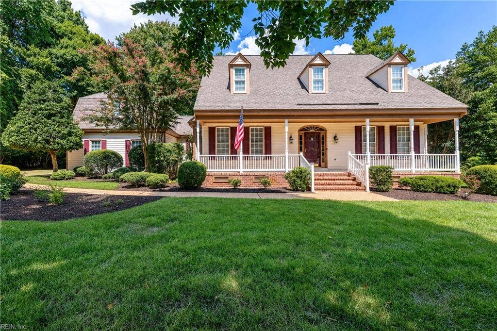 Perfect Size in Ford's Colony Williamsburg, Va. Right size and Live your Best Life!