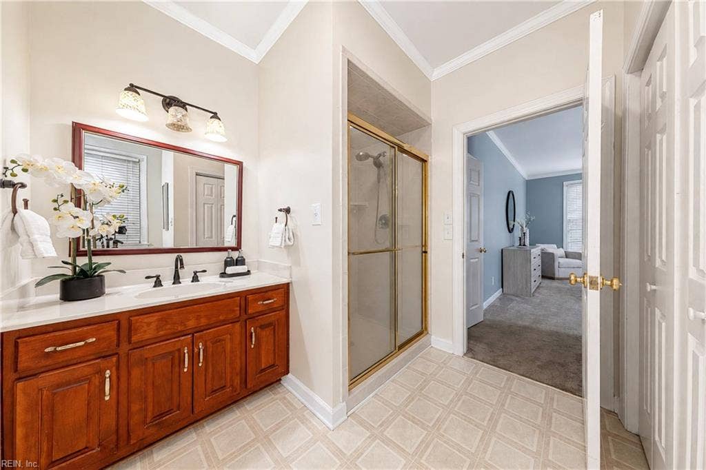 Primary Bath En-Suite with Walk- In Shower