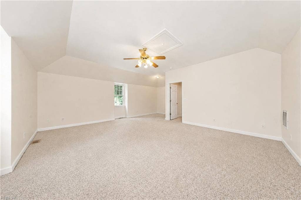 Many Possibilities with this Flex Room
