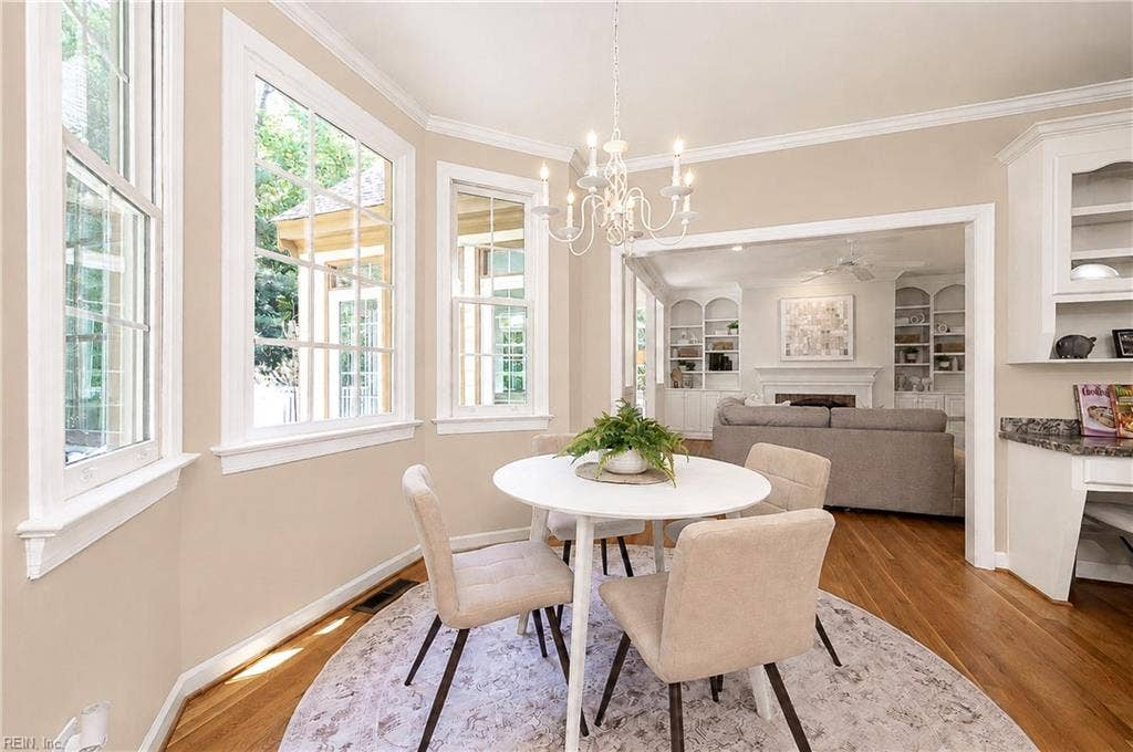 Breakfast Area convenient to Great Room