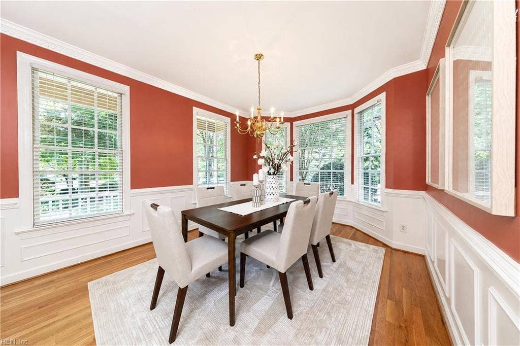 Warm and Inviting Dining Room