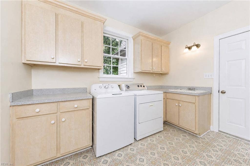 Sizable Laundry and Mud Room