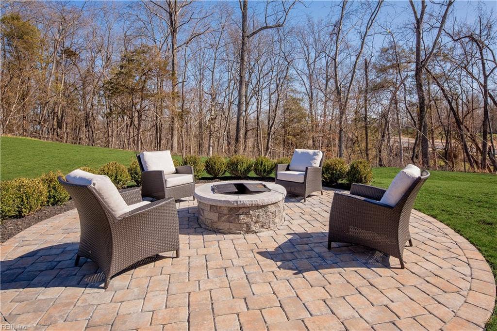 7120 Holiday Lane, Toano, VA 23168 7120 Holiday Lane, Toano, VA 23168