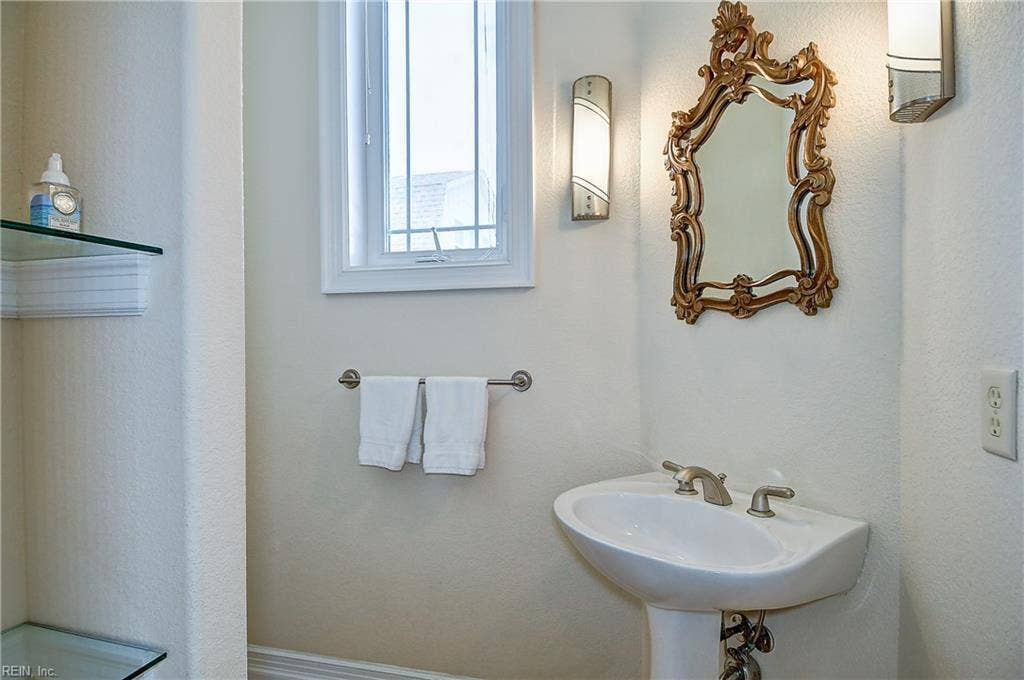 5512 Holly Road, North End, Virginia Beach, VA 23451 5512 Holly Road, North End, Virginia Beach, VA 23451