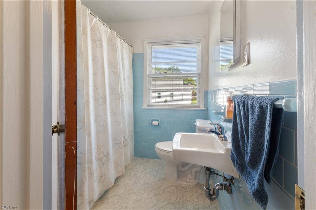 Full bathroom with a timeless tile design