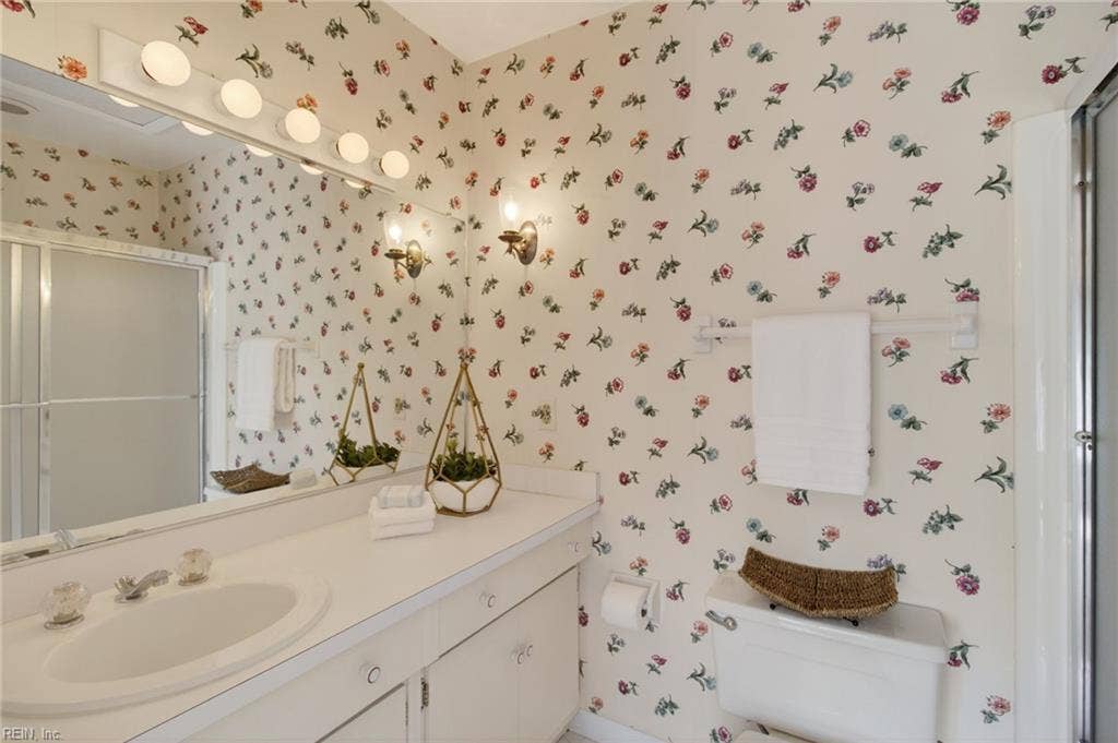 Third Floor Guest Full Bath