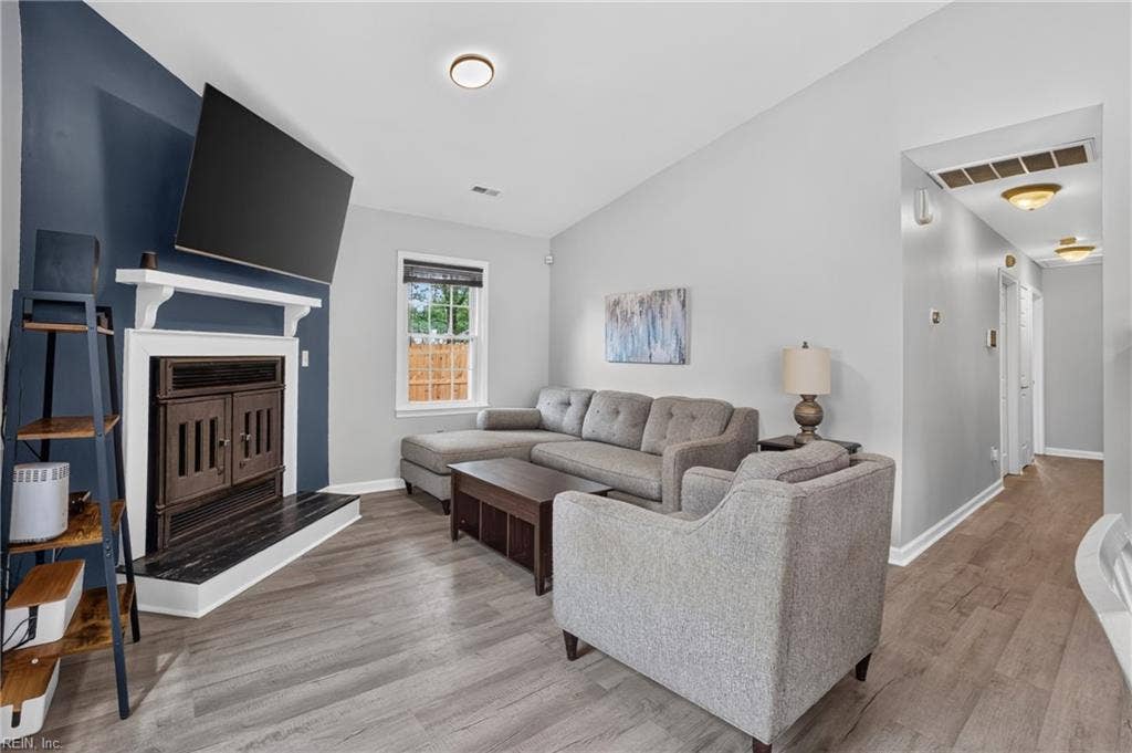20 Sanlun Lakes Drive, Hampton, VA 23666 20 Sanlun Lakes Drive, Hampton, VA 23666