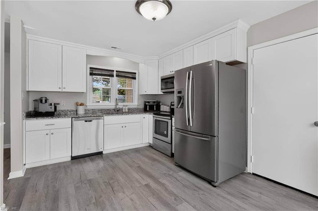 20 Sanlun Lakes Drive, Hampton, VA 23666 20 Sanlun Lakes Drive, Hampton, VA 23666