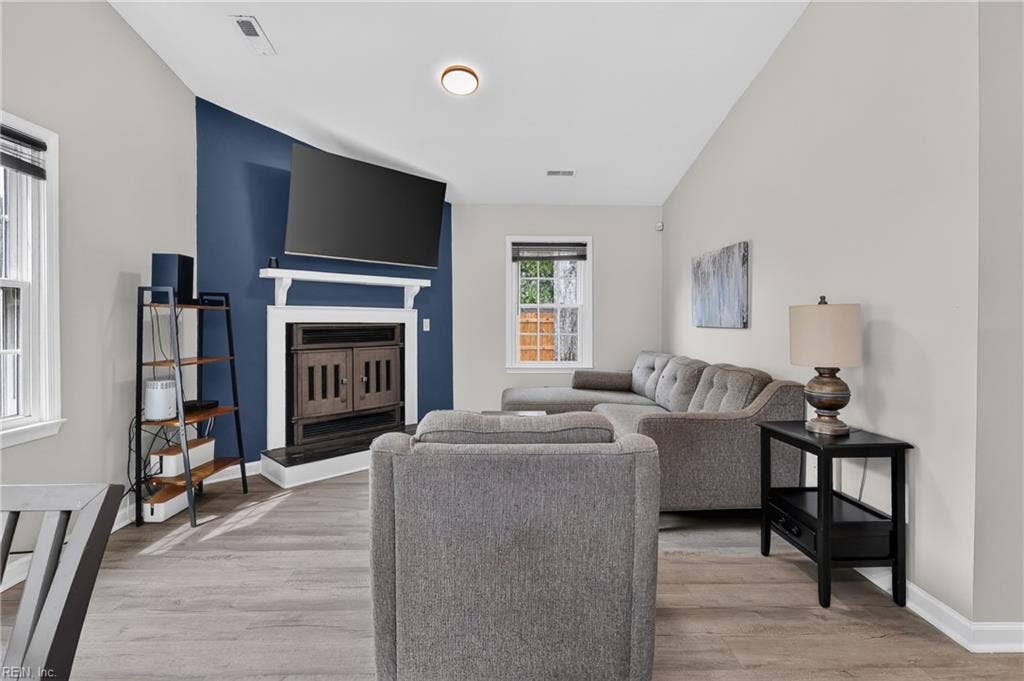 20 Sanlun Lakes Drive, Hampton, VA 23666 20 Sanlun Lakes Drive, Hampton, VA 23666