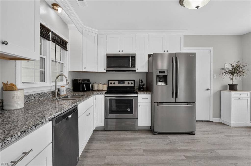 20 Sanlun Lakes Drive, Hampton, VA 23666 20 Sanlun Lakes Drive, Hampton, VA 23666