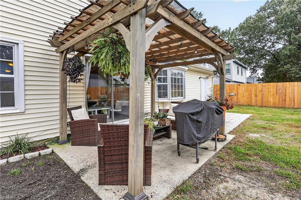 20 Sanlun Lakes Drive, Hampton, VA 23666 20 Sanlun Lakes Drive, Hampton, VA 23666
