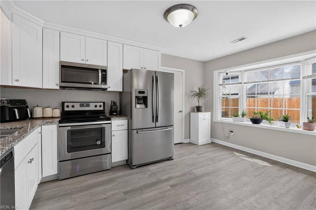 20 Sanlun Lakes Drive, Hampton, VA 23666 20 Sanlun Lakes Drive, Hampton, VA 23666